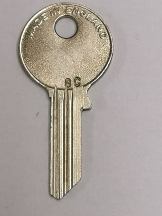 Silca YA24  cylinder key blank 

to suit Yale locks

Steel Key